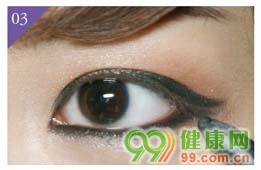 畫韓國煙熏妝的步驟圖解