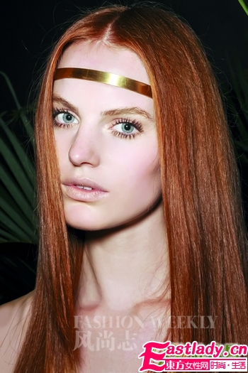 流行甜美 焦糖發(fā)色搭蜜粉妝