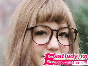 學(xué)街拍女生春日浪漫水潤裸裝