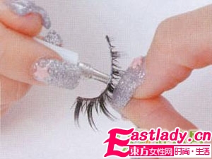 如何正確卸假睫毛眼妝