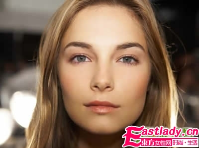 個(gè)性粗眉妝的畫法