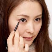 洋娃娃大眼妝7步輕松畫(huà)出