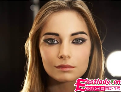 美寶蓮戲劇化眼妝怎么畫