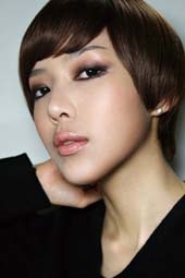 畫韓國煙熏妝的步驟圖解