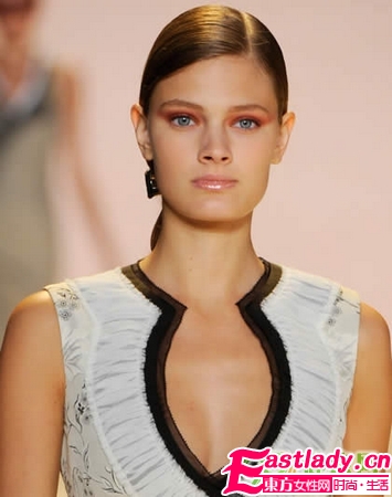 10款彩色系眼妝 讓你驚艷整冬