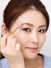 日 凜感 眼妝 做知性美人