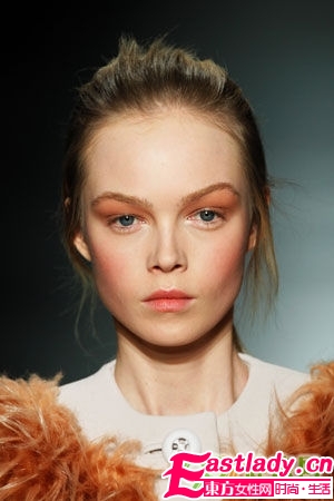 Max Factor發(fā)布2011秋冬妝容趨勢