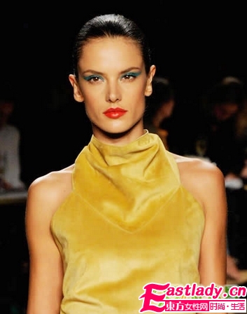 10款彩色系眼妝 讓你驚艷整冬