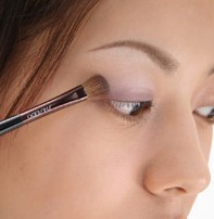  畫龍點睛  教你巧選眼影刷