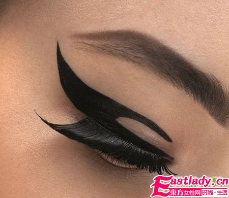 用貼的眼線 讓T臺(tái)妝容變簡(jiǎn)單