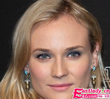 藍(lán)色煙熏妝正流行