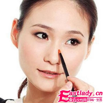 鼻子怎么化妝更高挺 5步技巧