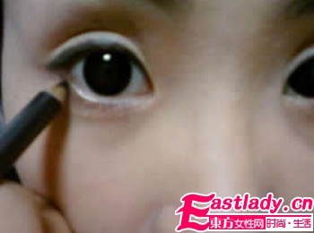 網(wǎng)友曬約會無暇甜美妝容步驟圖