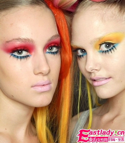 新潮流 彩色眼影大混搭