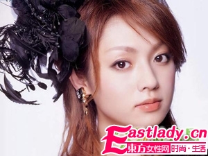 搖滾妝也能如此精致優(yōu)雅