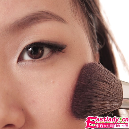 眼妝魔術(shù) 泡泡眼變電眼的過程