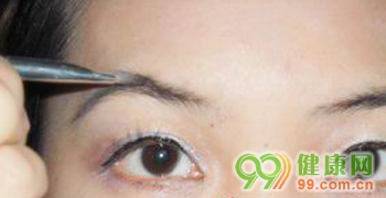 黃臉婆巧妙妝容變身美麗輕熟女