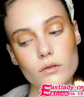 2011年夏季流行的煙熏眼妝