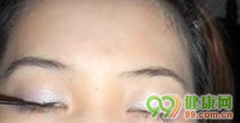 黃臉婆巧妙妝容變身美麗輕熟女