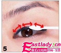 畫眼線方法 令雙眼又圓又大