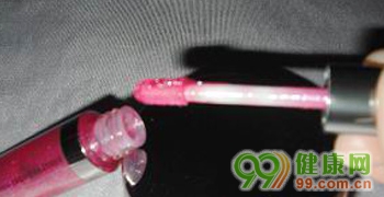 黃臉婆巧妙?yuàn)y容變身美麗輕熟女