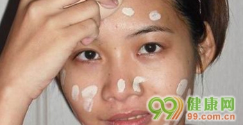 黃臉婆巧妙?yuàn)y容變身美麗輕熟女