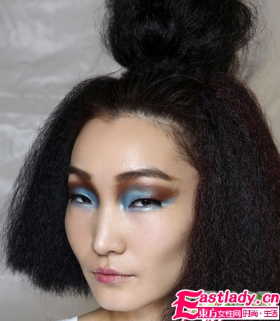 新潮流 彩色眼影大混搭