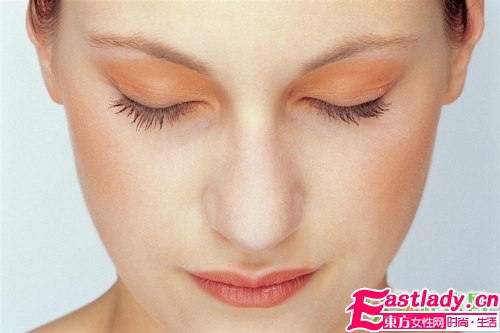 如何挑選眼影、眼線筆