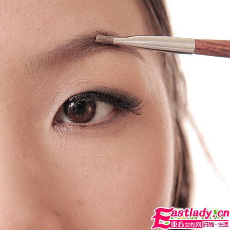 眼妝魔術(shù) 泡泡眼變電眼的過程