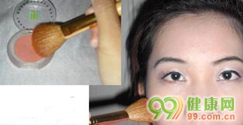 黃臉婆巧妙?yuàn)y容變身美麗輕熟女