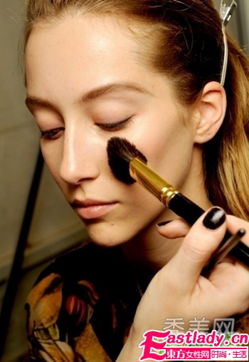 眼鏡妹這樣畫眼妝 7重點打造電眼妝 (圖)