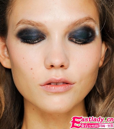 夜空藍(lán)煙熏妝 來自梵高畫作的靈感