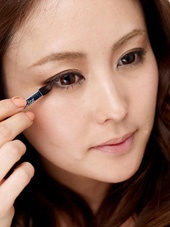 教你畫日系心機(jī)大眼妝