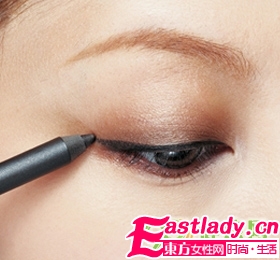 讓你小眼變大眼眼線(xiàn)畫(huà)法