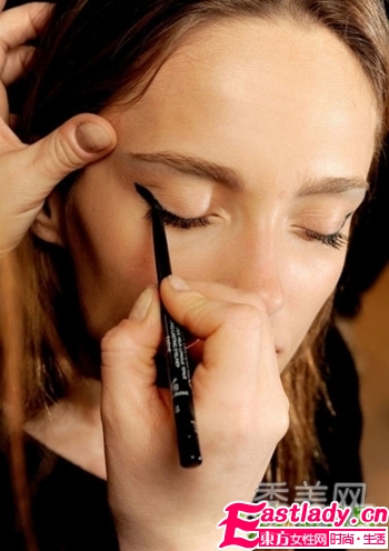 眼鏡妹這樣畫眼妝 7重點打造電眼妝 (圖)