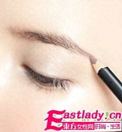性感煙熏眼妝的技巧步驟圖解