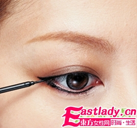 讓你小眼變大眼眼線畫法