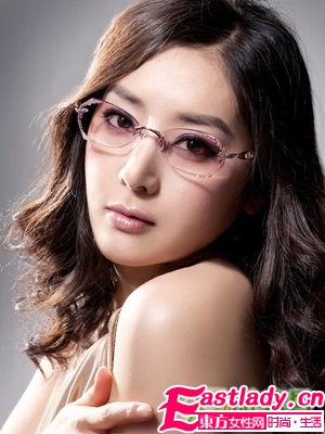  四眼妹 也可以電力十足