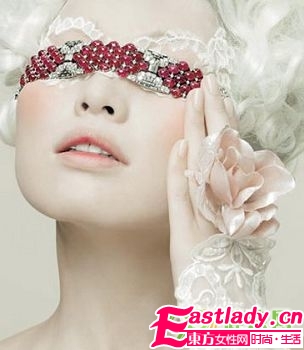 用夢(mèng)幻白色打造純凈妝容