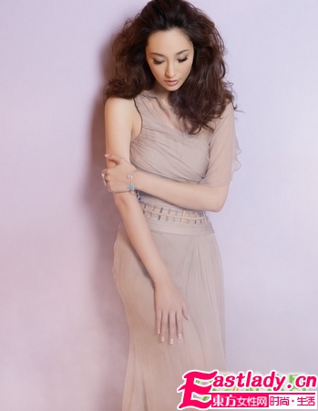 魅力提升 男人仰頭 女人低頭