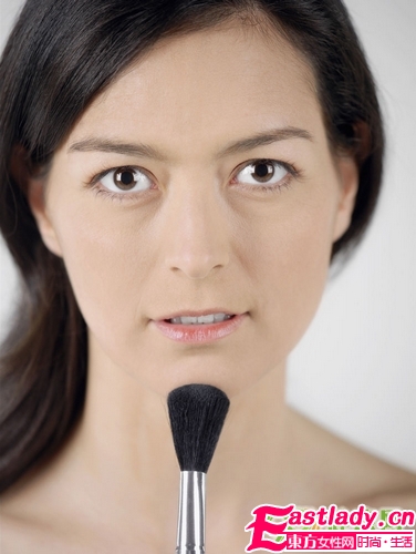 干燥的冬季補妝需要技巧
