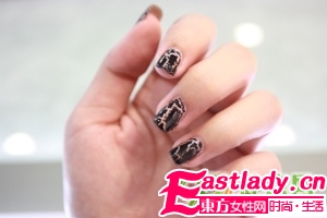 時(shí)尚爆裂美甲正流行 美甲步驟