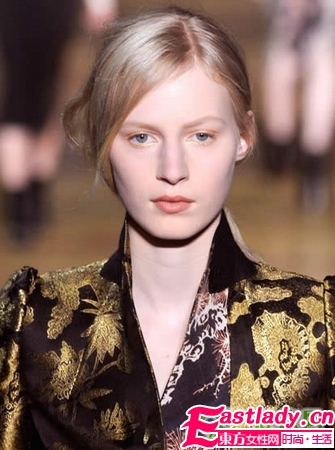 2011秋冬T臺(tái)最熱金色妝容