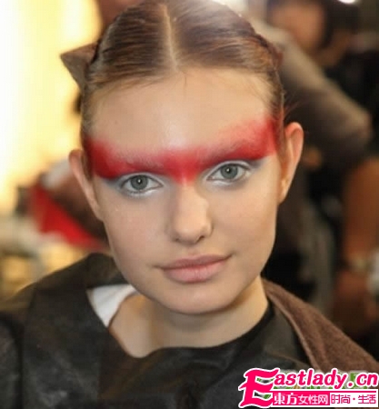 2012東京春夏時(shí)裝周 T臺彩妝