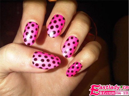 復(fù)古波點美甲圖案