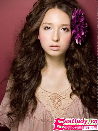 打造初秋水嫩甜美妝容三部曲