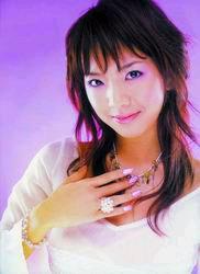 三種美女演繹指尖風(fēng)情