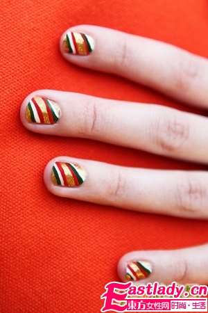DIY紅綠金三色圣誕條紋美甲