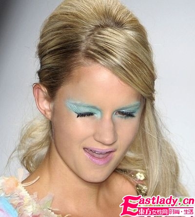 群星效仿 藍(lán)精靈 俏美妝