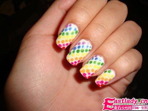 復(fù)古波點(diǎn)美甲圖案
